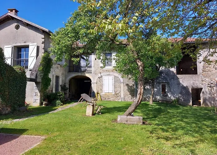 Superbe Maison De 1785, Table D'hôte, Bain à Remous, Massages Alojamento de Acomodação e Pequeno-almoço Nestier