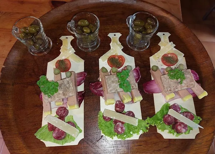 Superbe Maison De 1785, Table D'hôte, Bain à Remous, Massages Alojamento de Acomodação e Pequeno-almoço